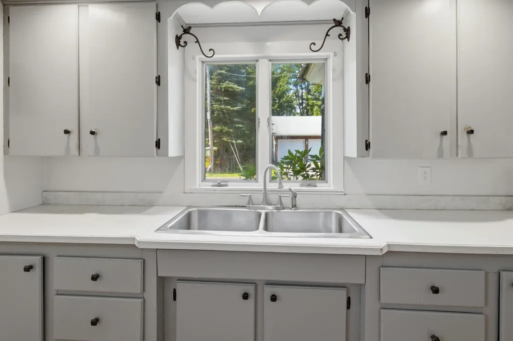 25 Roger Street Lewiston ME 04240