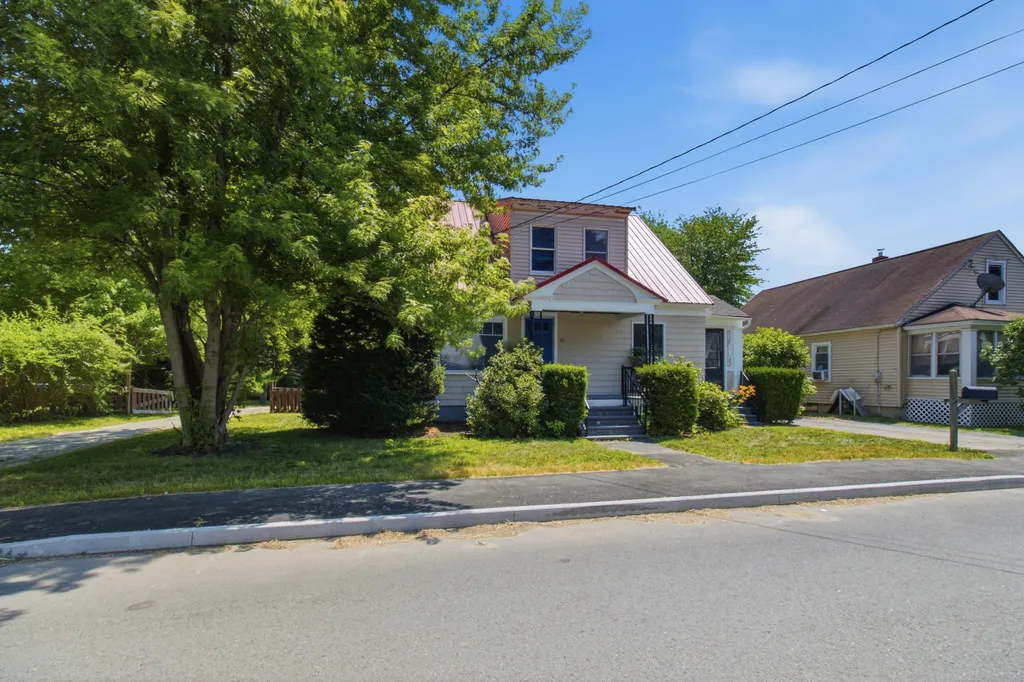 25 Roger Street Lewiston ME 04240