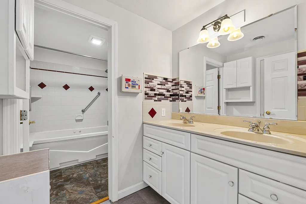 22 Granite Hill Drive Topsham ME 04086