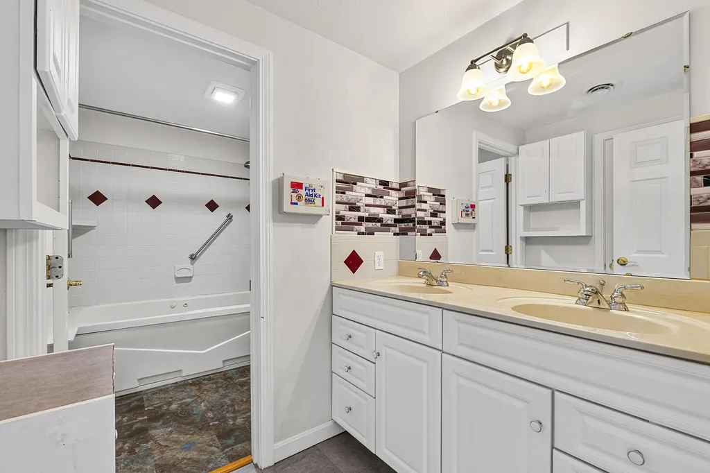 22 Granite Hill Drive Topsham ME 04086