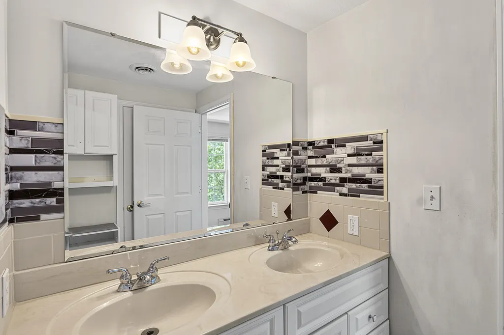 22 Granite Hill Drive Topsham ME 04086