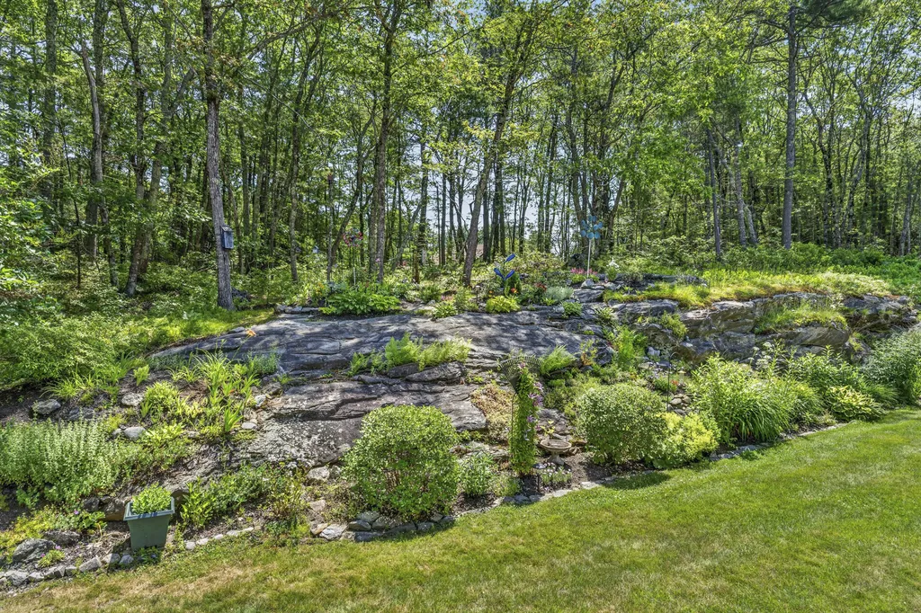 22 Granite Hill Drive Topsham ME 04086