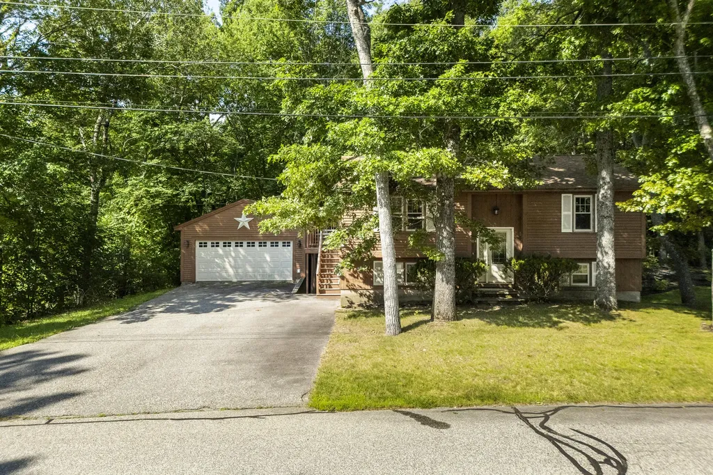 Sanford ME, 84 Plaza Drive