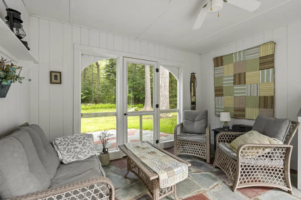 78 Old County Road Damariscotta ME 04543