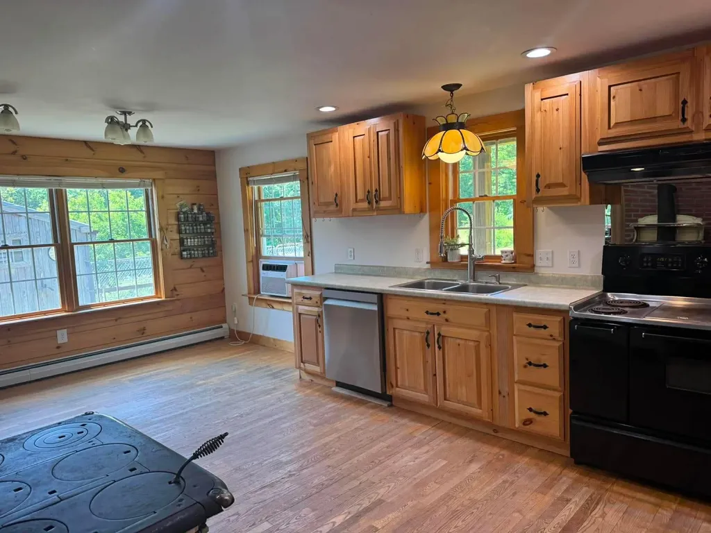 136 Station Road Hebron ME 04238