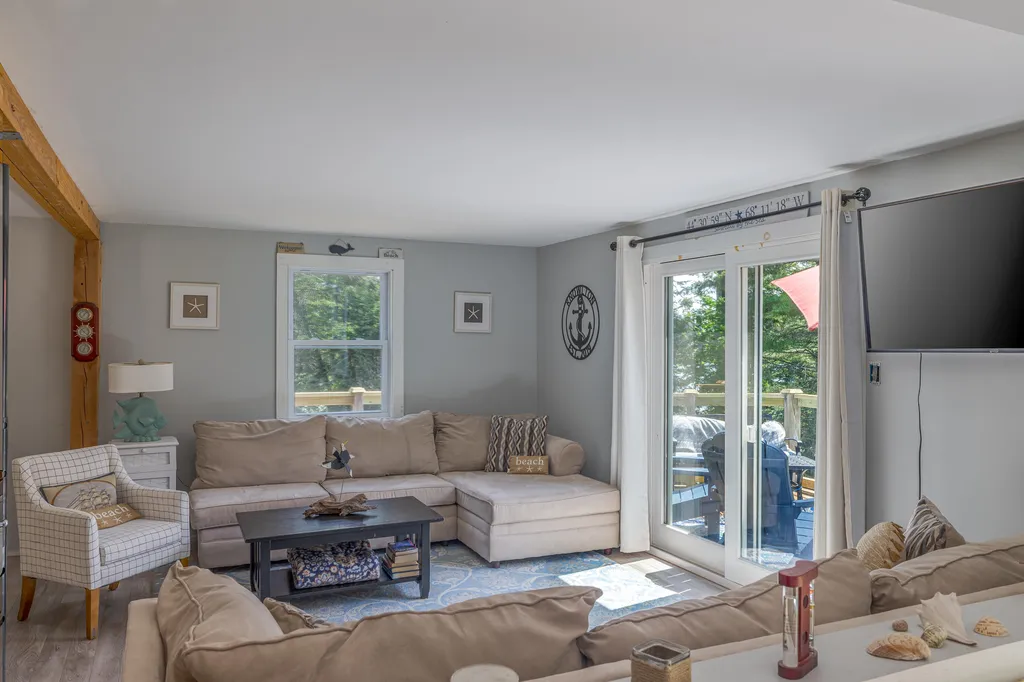 2211 U.s. 1 Sullivan ME 04664
