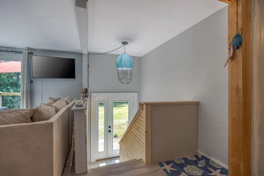 2211 U.s. 1 Sullivan ME 04664