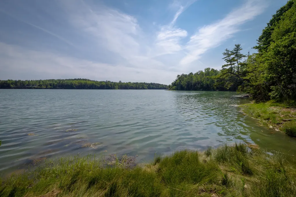 2211 U.s. 1 Sullivan ME 04664