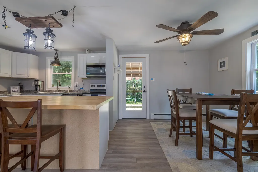 2211 U.s. 1 Sullivan ME 04664