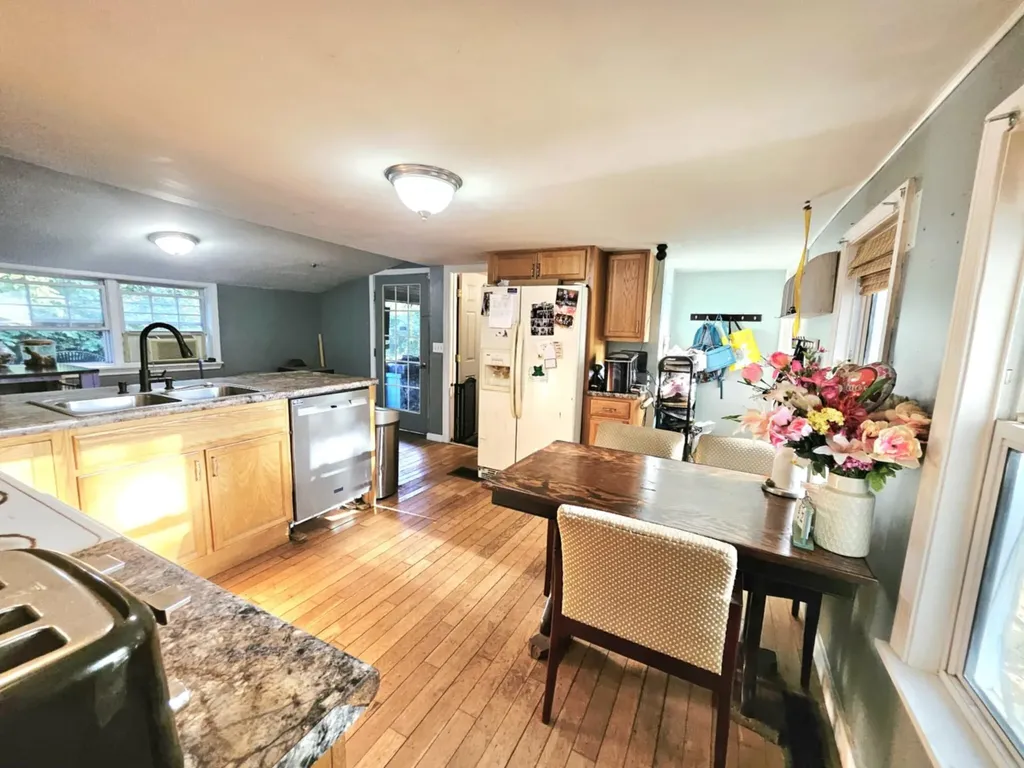 48 Gary Street Paris ME 04281
