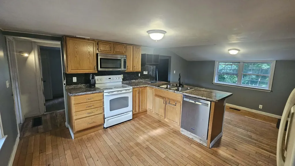 48 Gary Street Paris ME 04281