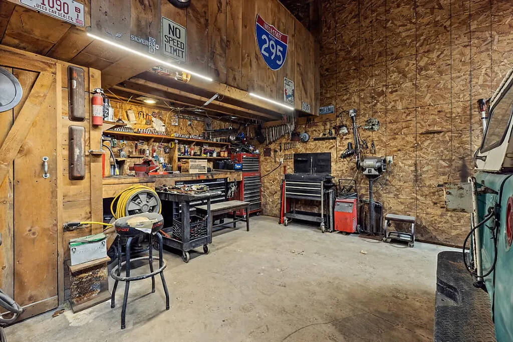 39 Lobo Lane West Gardiner ME 04345