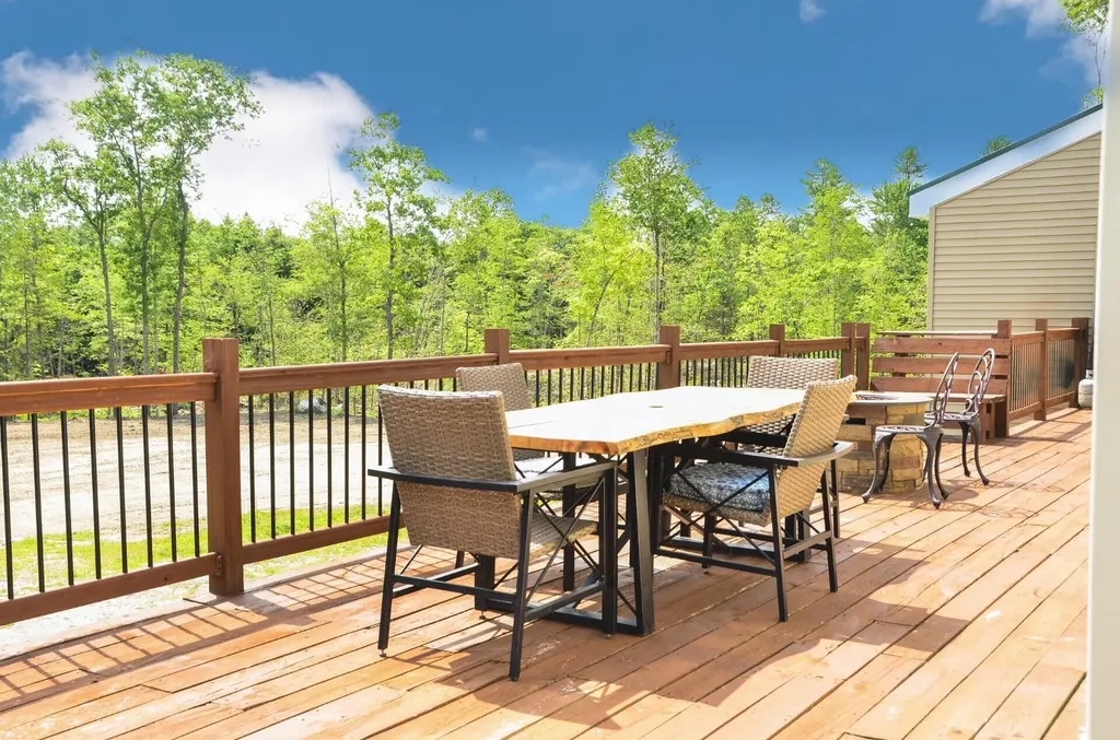 39 Lobo Lane West Gardiner ME 04345