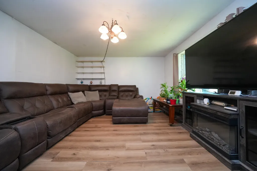 642 Stream Road Winterport ME 04496
