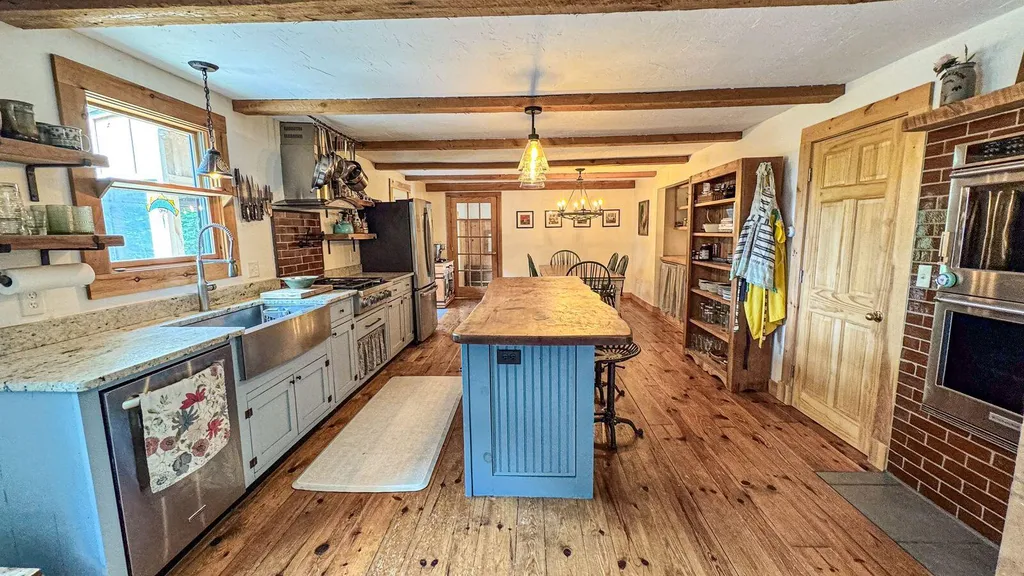25 Chapman Road Harrison ME 04040