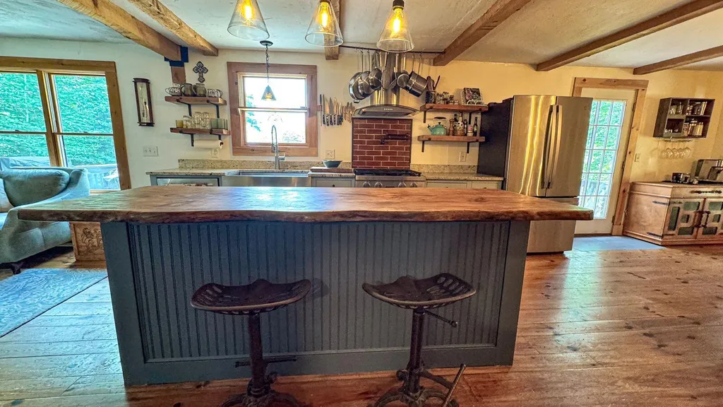 25 Chapman Road Harrison ME 04040