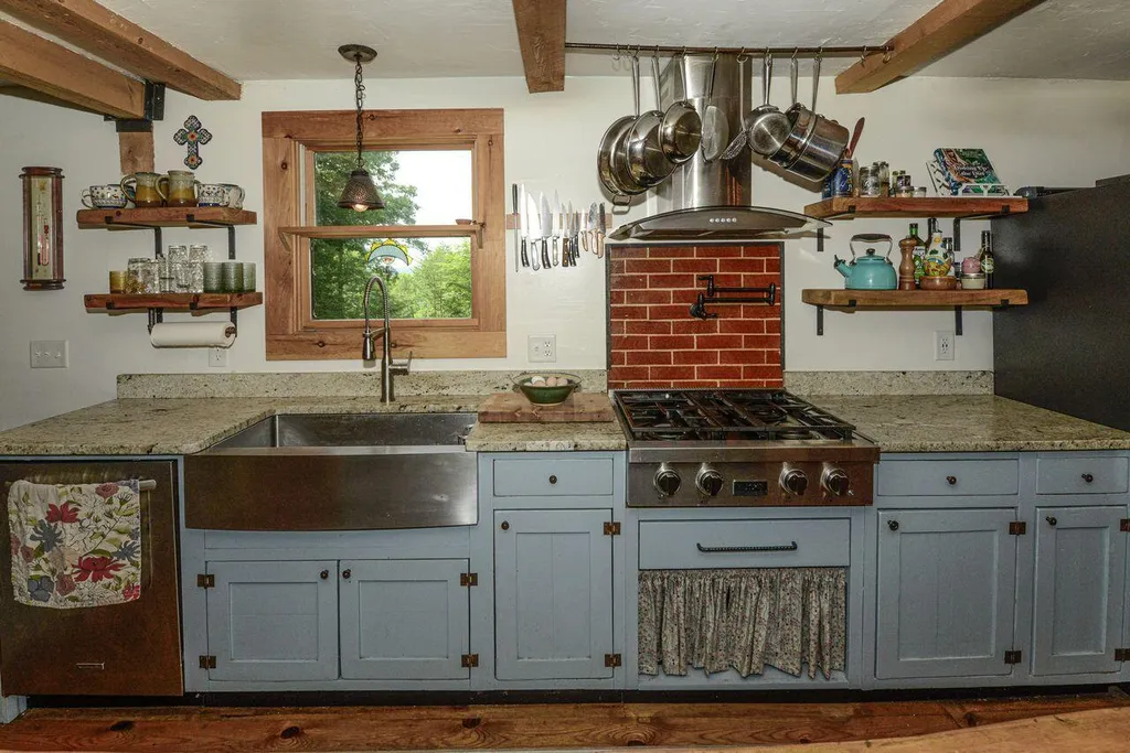 25 Chapman Road Harrison ME 04040