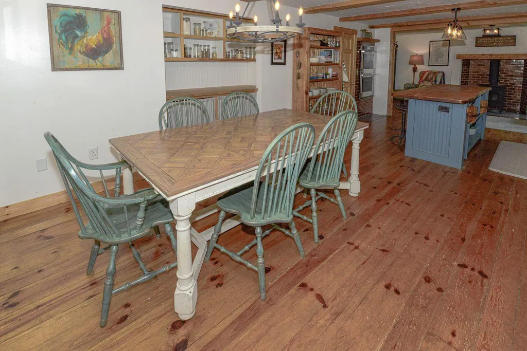 25 Chapman Road Harrison ME 04040