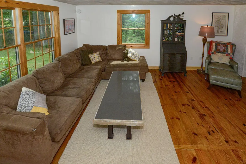 25 Chapman Road Harrison ME 04040