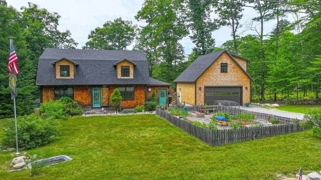 25 Chapman Road Harrison ME 04040