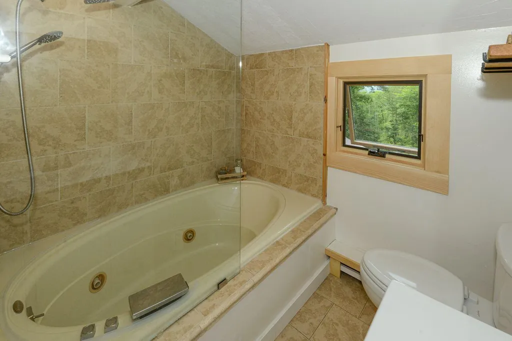 25 Chapman Road Harrison ME 04040