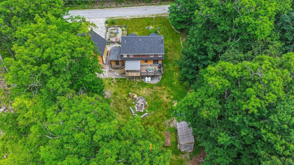 25 Chapman Road Harrison ME 04040