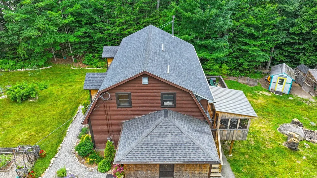 25 Chapman Road Harrison ME 04040