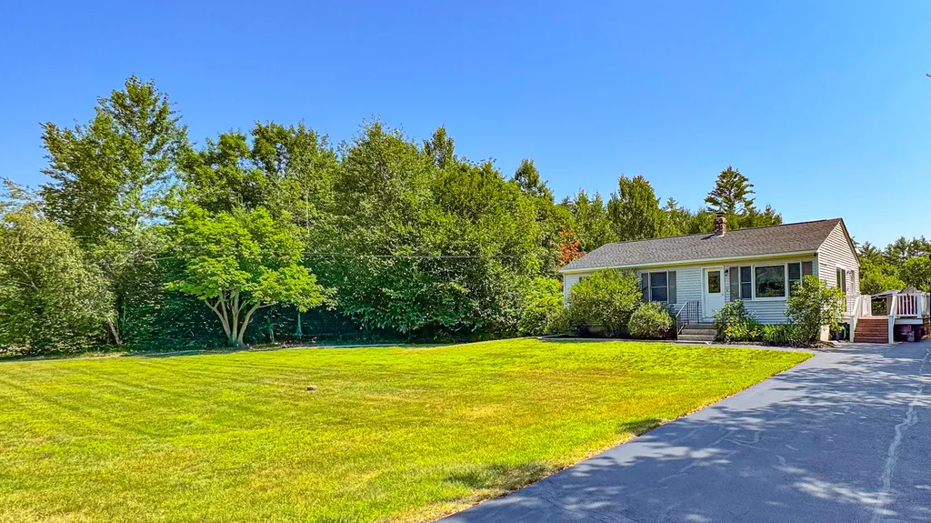 16 Mill Lane Naples ME 04055