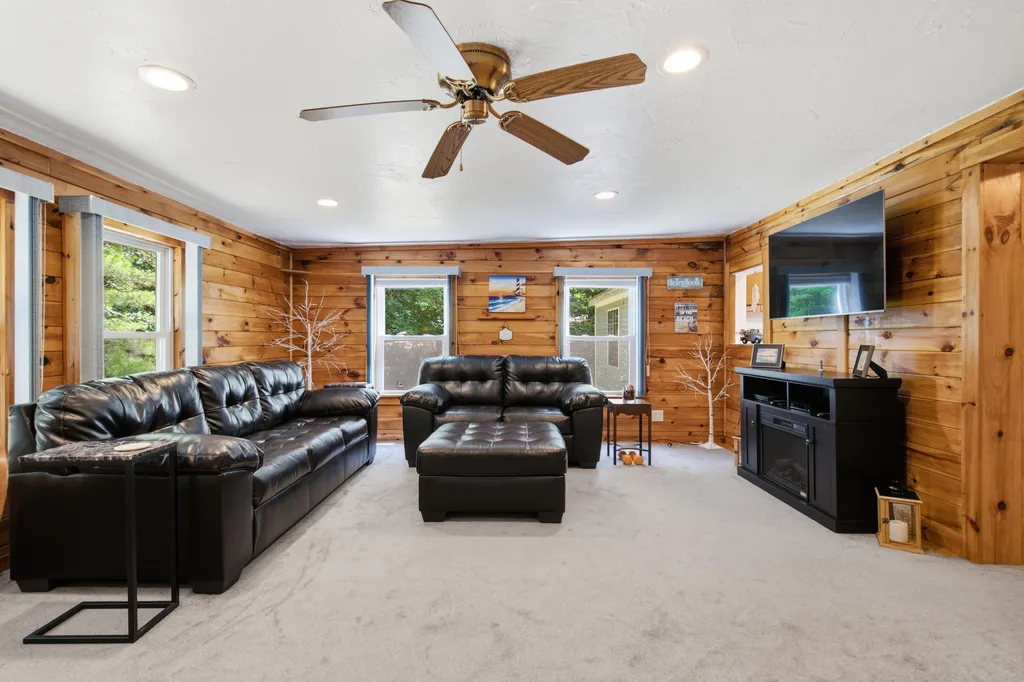 2196 Sanford Road Wells ME 04090