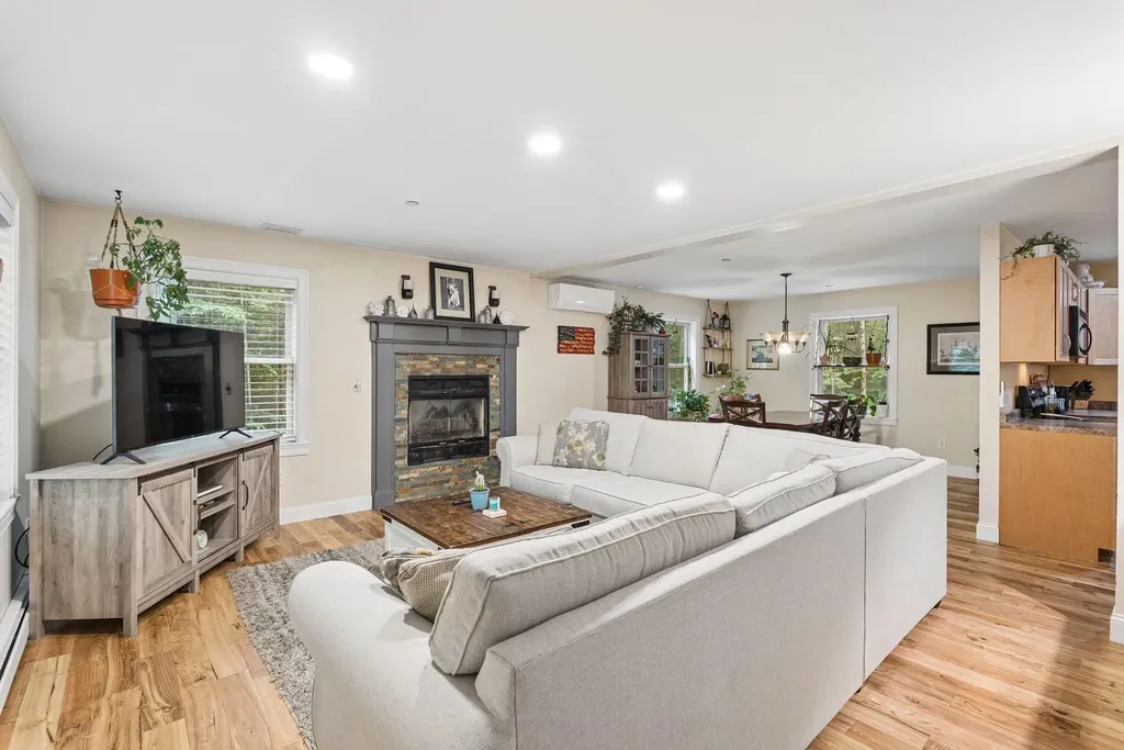 14 Rosewood Lane New Gloucester ME 04260