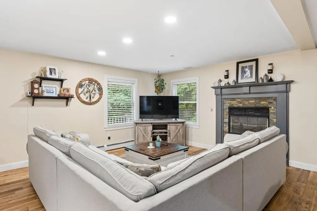 14 Rosewood Lane New Gloucester ME 04260