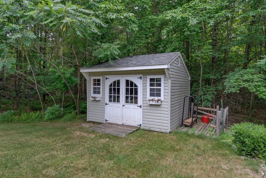 14 Rosewood Lane New Gloucester ME 04260