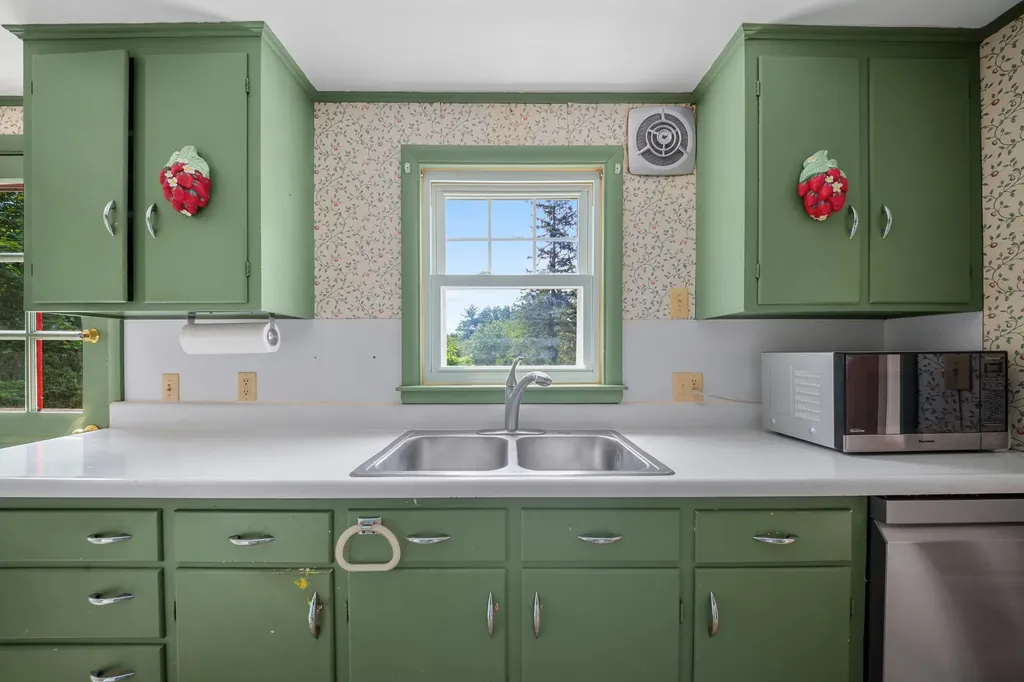 157 Old Road Eliot ME 03903