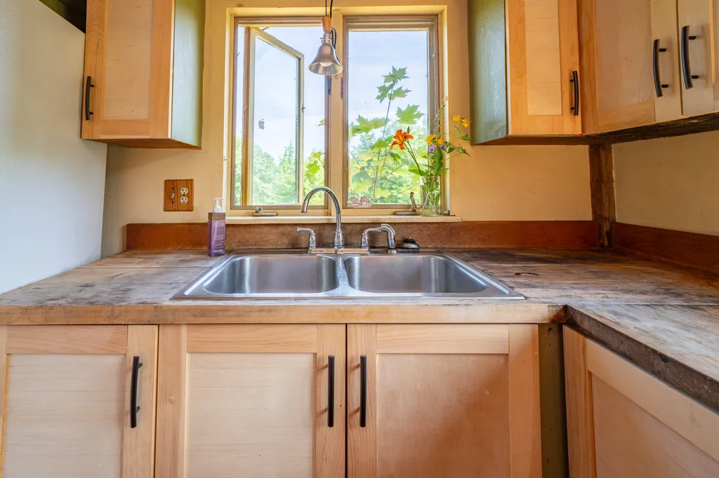 416 Lincolnville Avenue Belfast ME 04915