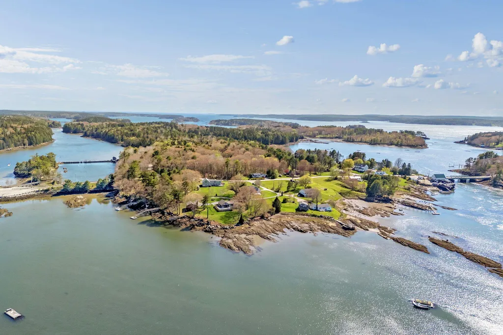 7 Hodgdon Lane Boothbay ME 04537
