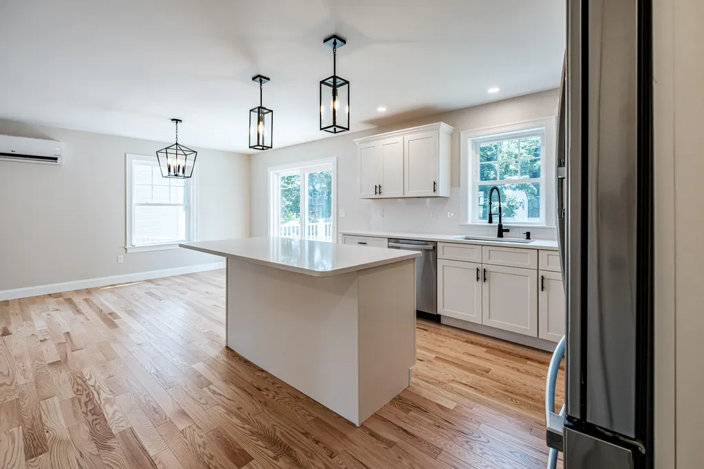 49 O'neil Street South Portland ME 04106