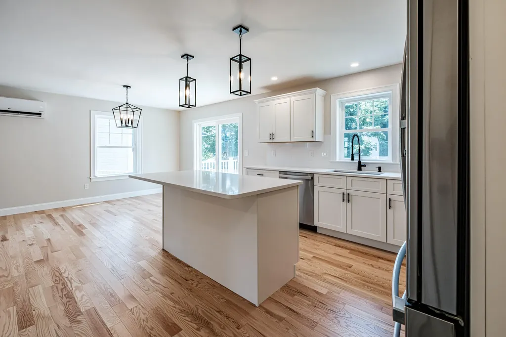 49 O'neil Street South Portland ME 04106