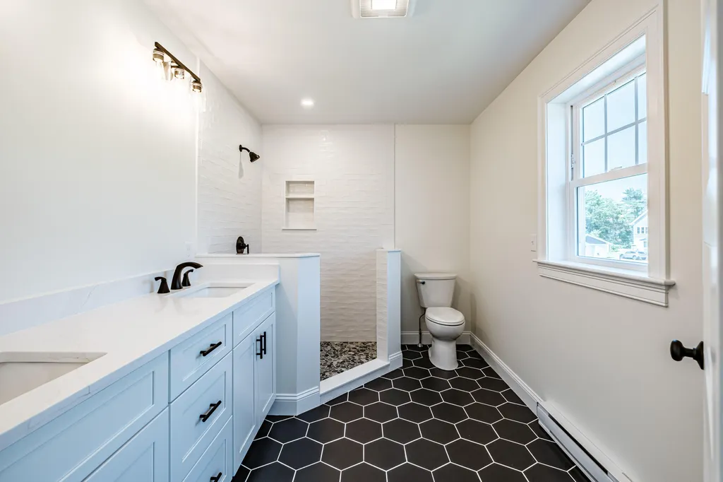 49 O'neil Street South Portland ME 04106