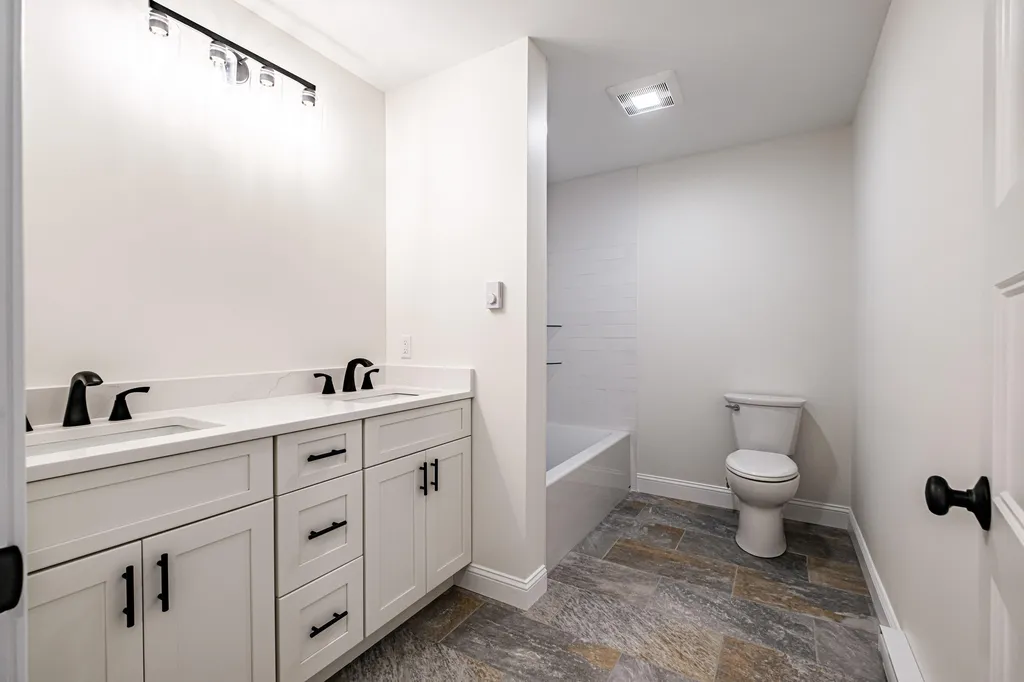 49 O'neil Street South Portland ME 04106