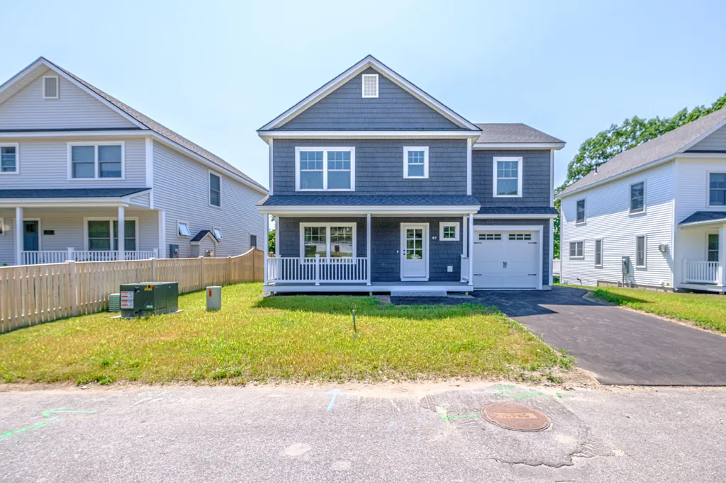 49 O'neil Street South Portland ME 04106