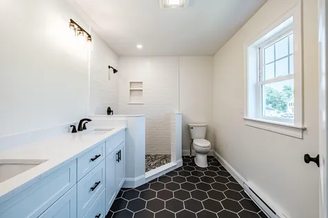 49 O'neil Street South Portland ME 04106