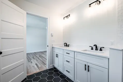 49 O'neil Street South Portland ME 04106