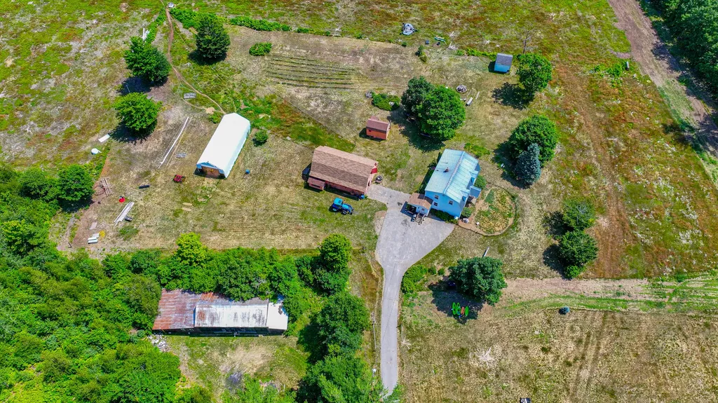 69 Skeetfield Road Oxford ME 04270