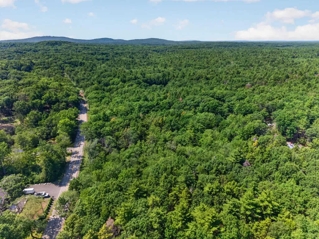 81 Mountain Road York ME 03902
