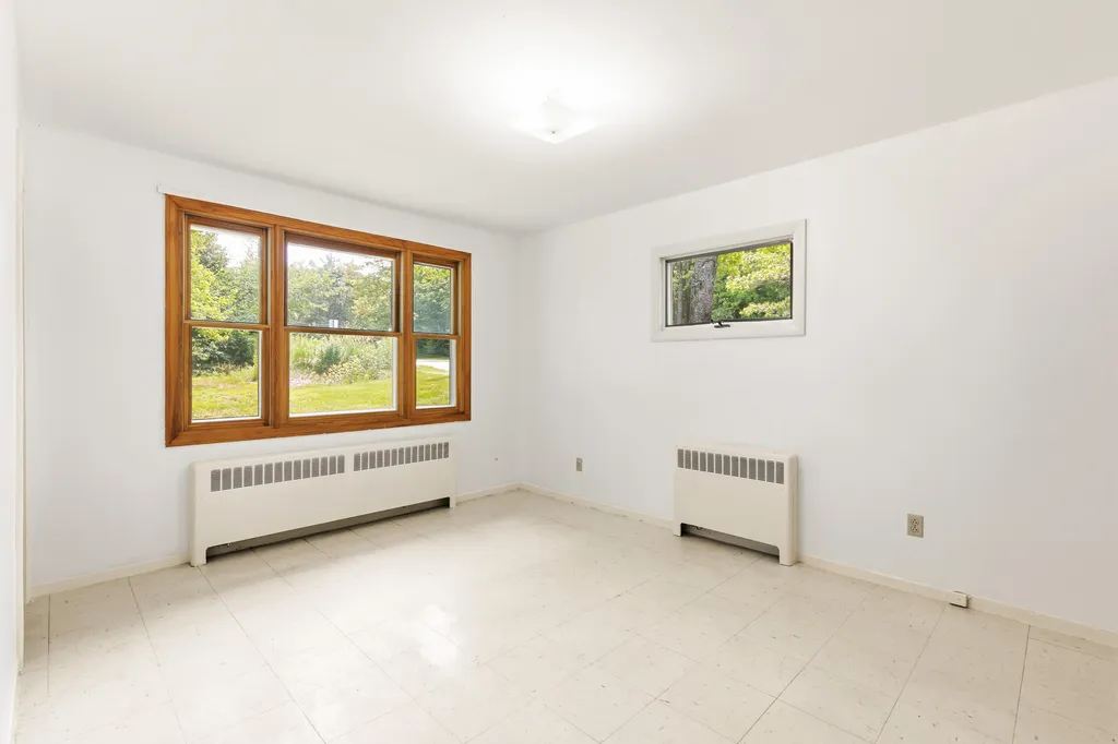 236 Congress Circle Topsham ME 04086