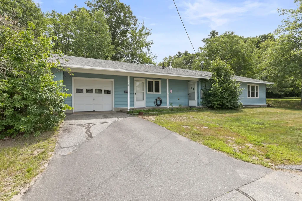 236 Congress Circle Topsham ME 04086