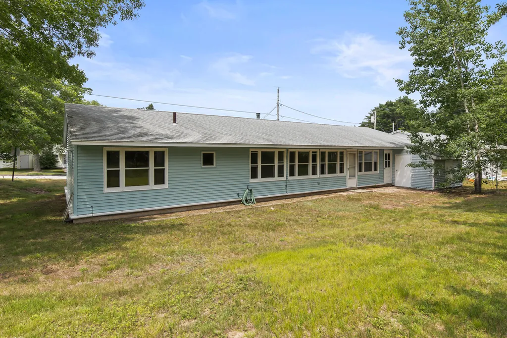 236 Congress Circle Topsham ME 04086