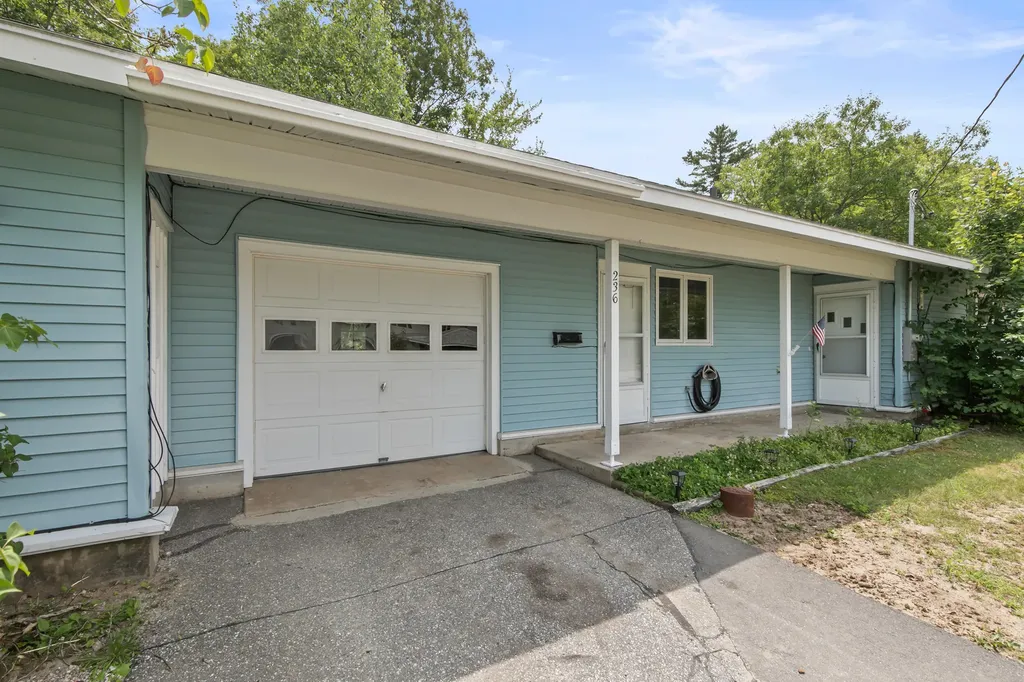 236 Congress Circle Topsham ME 04086