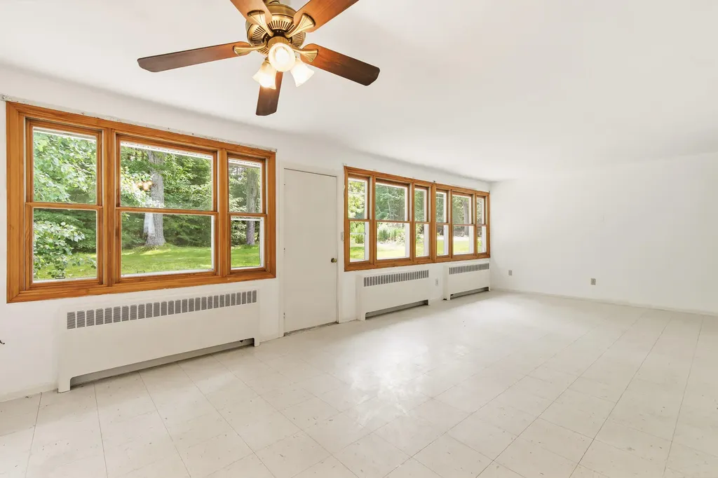 236 Congress Circle Topsham ME 04086