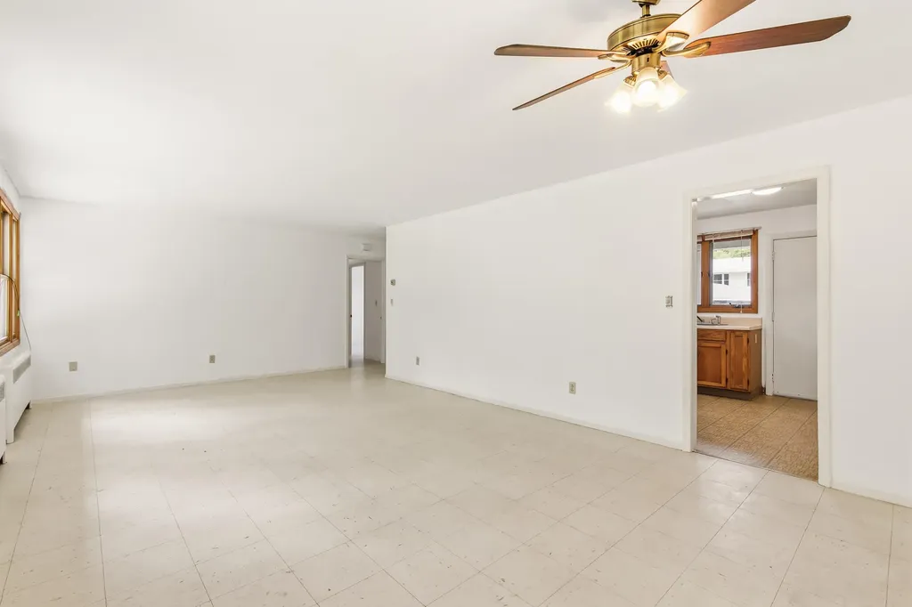236 Congress Circle Topsham ME 04086
